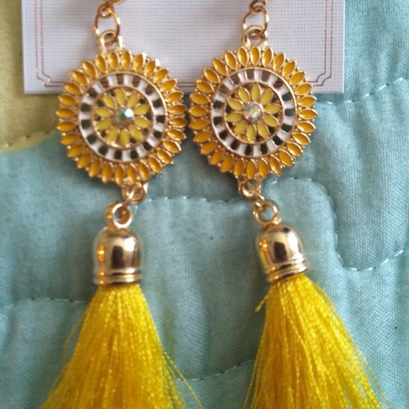 Women Tassel Earrings - Picture 2 of 5